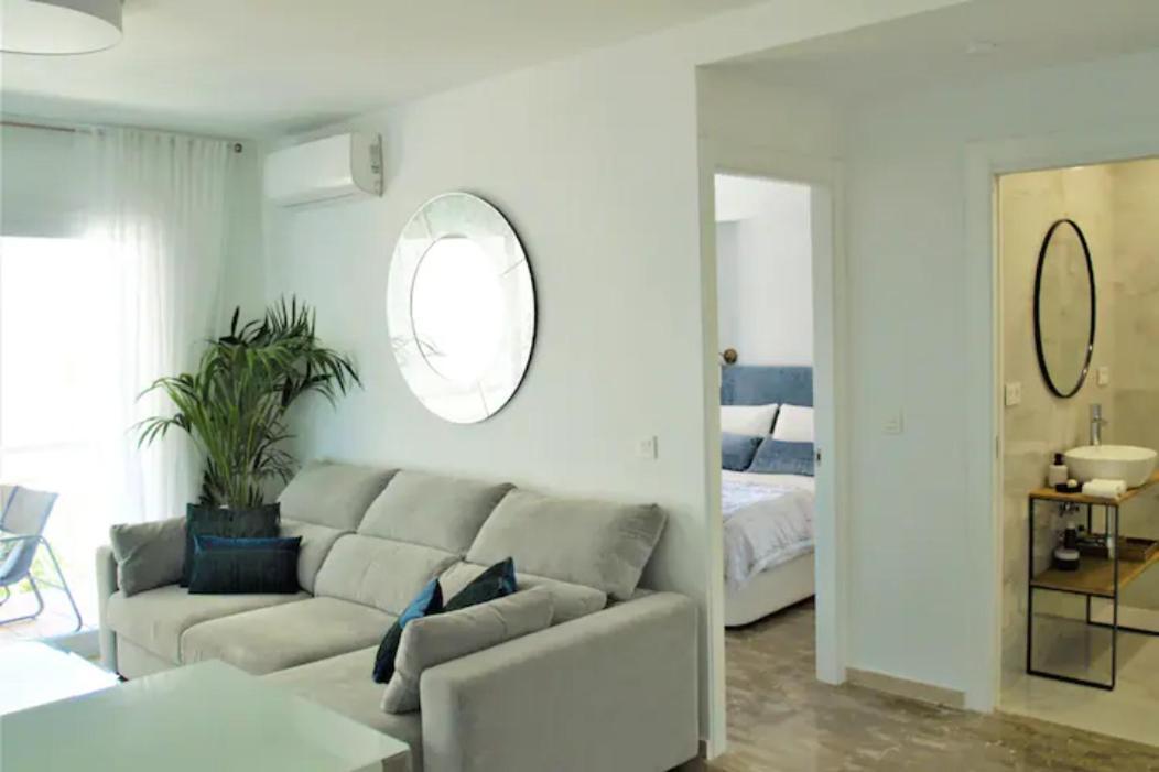 Apartamento Piccadilly Suite ตอร์เรโมลิโนส ภายนอก รูปภาพ