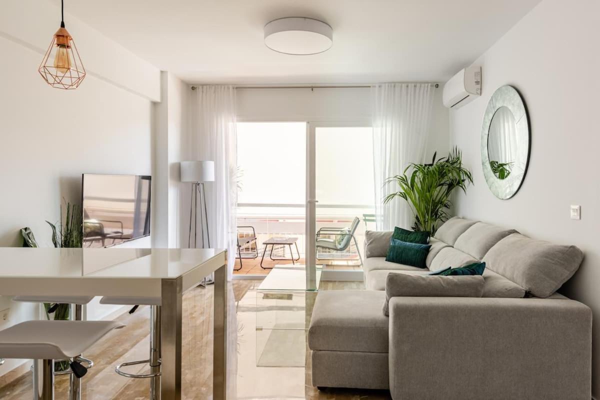Apartamento Piccadilly Suite ตอร์เรโมลิโนส ภายนอก รูปภาพ