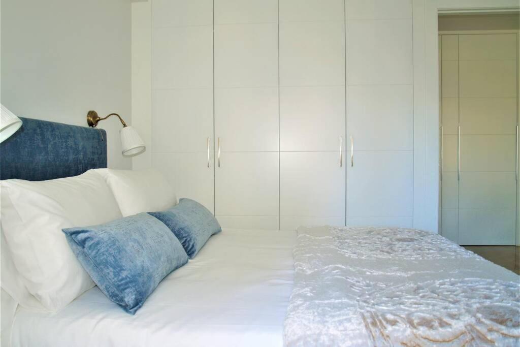 Apartamento Piccadilly Suite ตอร์เรโมลิโนส ภายนอก รูปภาพ
