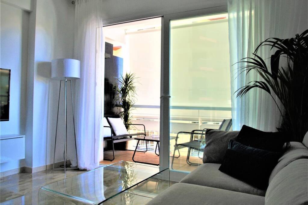 Apartamento Piccadilly Suite ตอร์เรโมลิโนส ภายนอก รูปภาพ