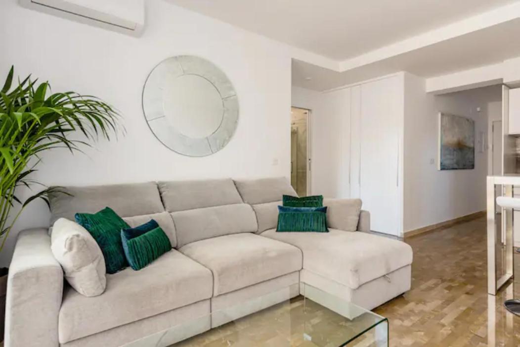 Apartamento Piccadilly Suite ตอร์เรโมลิโนส ภายนอก รูปภาพ