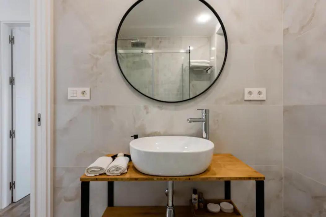 Apartamento Piccadilly Suite ตอร์เรโมลิโนส ภายนอก รูปภาพ